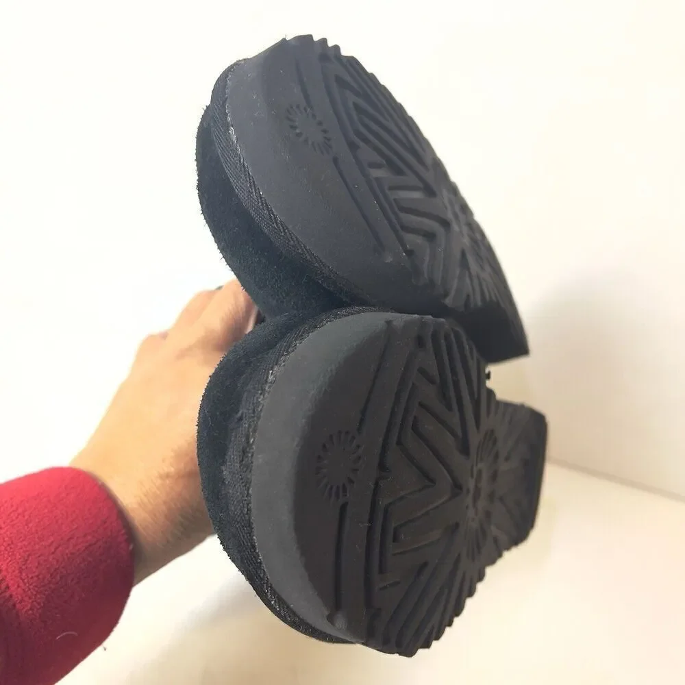 UGG Short Black Suede Winter Boots Womens 6 Pull On Sherpa Lining Comfort Casual